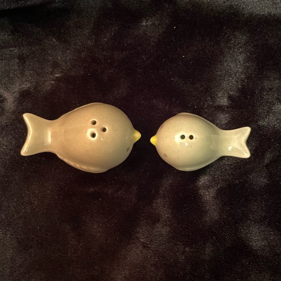 Kate Aspen “Feathering the Nest” Birds Salt & Pepper Shakers. - Picture 5 of 6